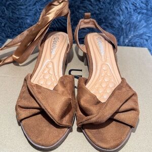 Chic Brown Sandals with Ankle Tie